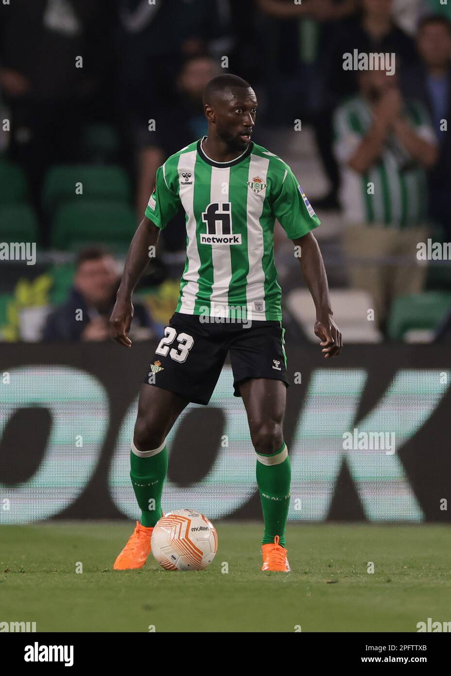 Sevilla, Spanien, 16. März 2023. Youssouf Sabaly von Real Betis während des Spiels der UEFA Europa League im Estadio Benito Villamarin, Sevilla. Der Bildausdruck sollte lauten: Jonathan Moscrop/Sportimage Stockfoto