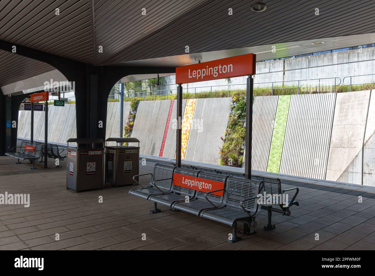 Eine Bank am Bahnhof Leppington im Nahverkehrsnetz von Sydney Stockfoto