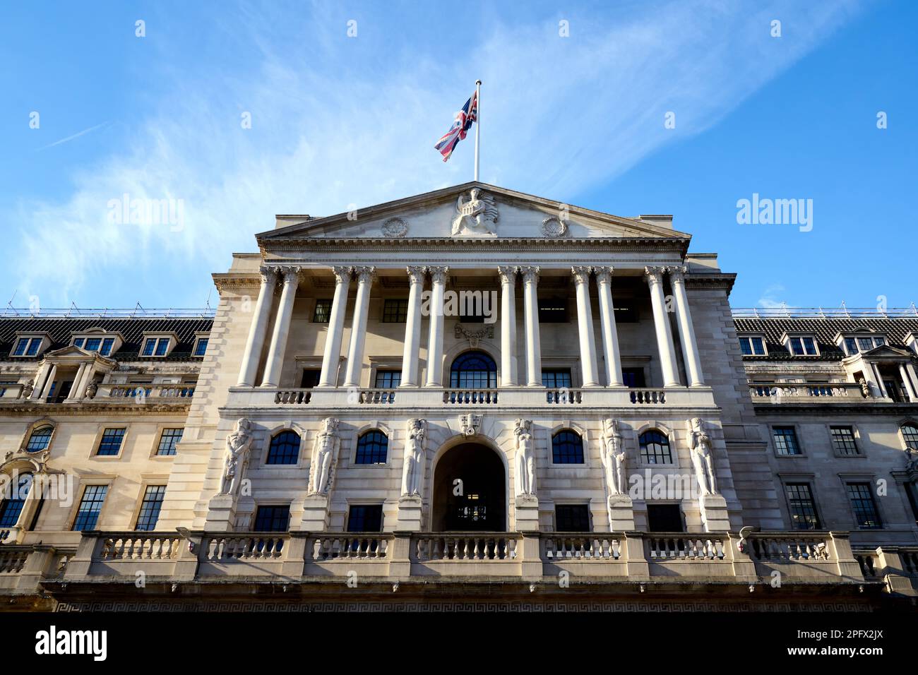 Aktenfoto der Bank of England in London vom 29. Oktober 09/22, die am Donnerstag, nachdem die Stabilität des globalen Bankensektors in Frage gestellt wurde, unter genauer Beobachtung steht, wenn sie entscheidet, ob sie die Zinssätze noch weiter in die Höhe treiben will oder nicht. Stockfoto