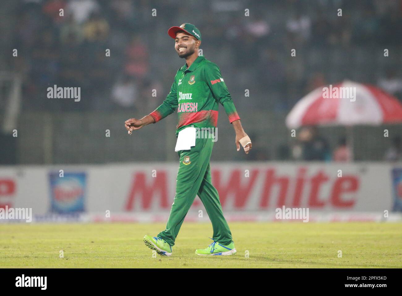 Towhid Hridoy lächelt beim ODI-Spiel Bangladesch-Irland 1. im Sylhet International Cricket Stadium, Lakkarura, Sylhet, Bangladesch. Stockfoto