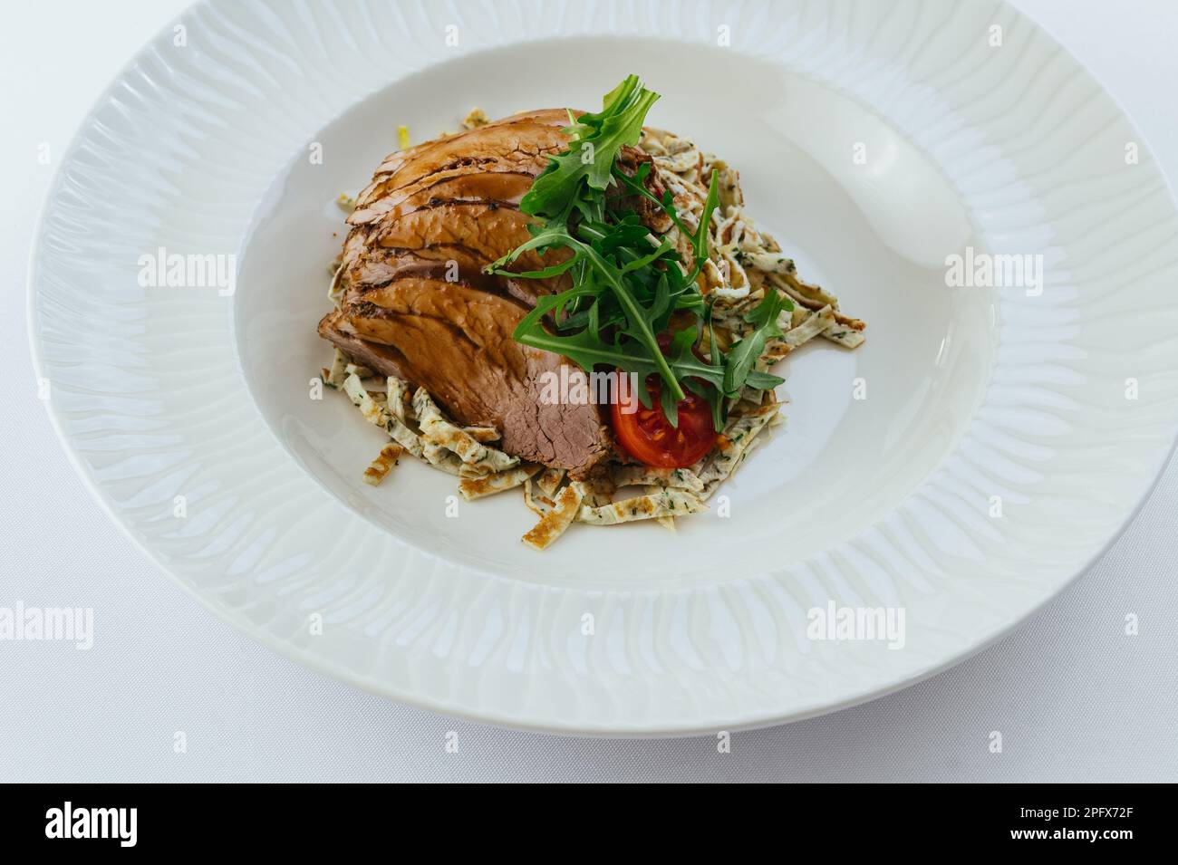 Restaurantessen auf weißem Hintergrund. Speisekarte des Restaurants. Fotos für das Menü Stockfoto