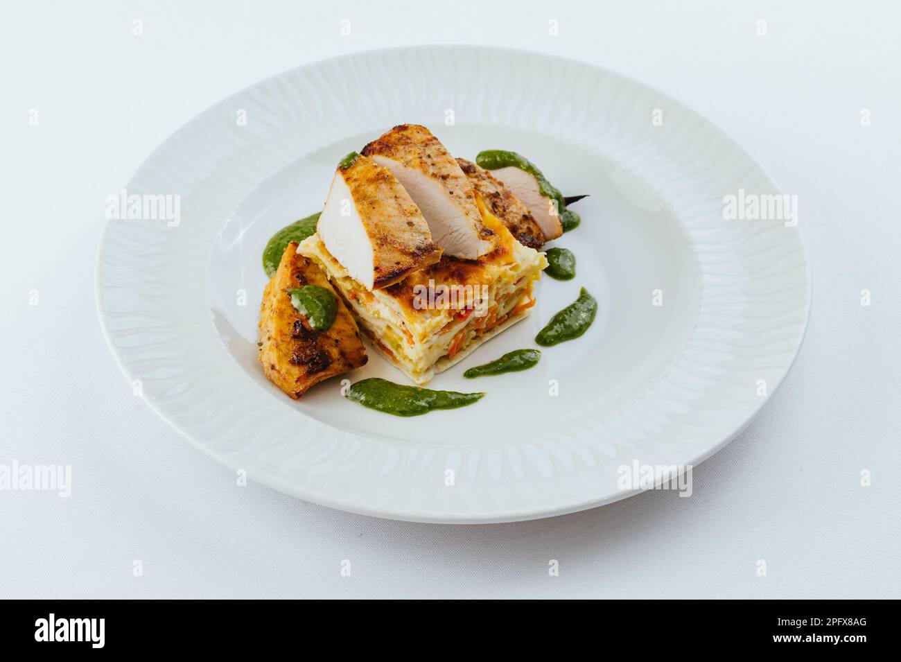Restaurantessen auf weißem Hintergrund. Speisekarte des Restaurants. Fotos für das Menü Stockfoto