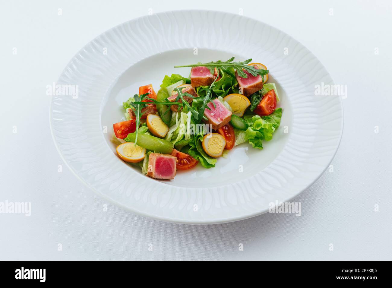 Restaurantessen auf weißem Hintergrund. Speisekarte des Restaurants. Fotos für das Menü Stockfoto
