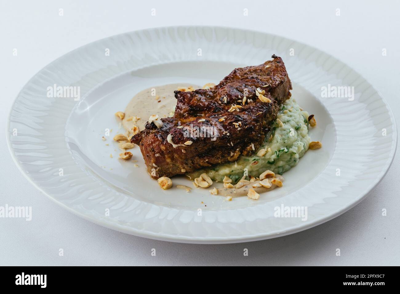 Restaurantessen auf weißem Hintergrund. Speisekarte des Restaurants. Fotos für das Menü Stockfoto