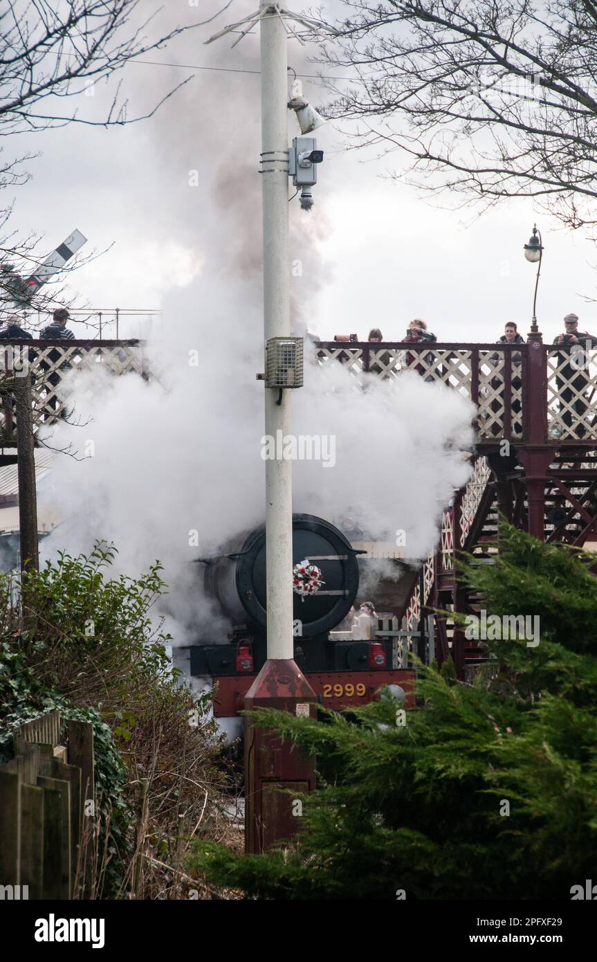 Im Vereinigten Königreich - The New Build - Lady of Legend, die mit der East Lancashire Railway durch Ramsbottom fährt, Stockfoto