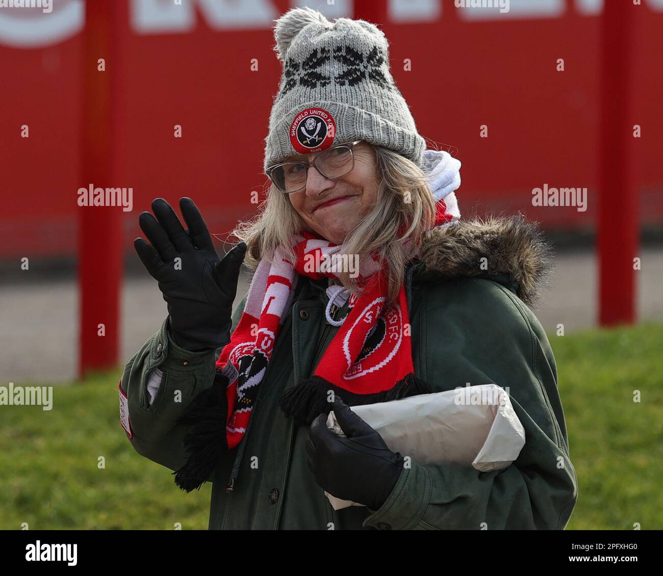 Sheffield United-Fans kommen vor dem Emirates FA Cup Quarter-Finals Sheffield United vs Blackburn Rovers in Bramall Lane, Sheffield, Großbritannien, 19. März 2023 (Foto: Mark Cosgrove/News Images) Stockfoto