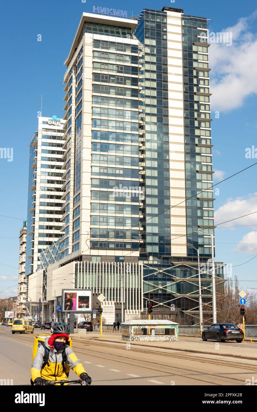 Blick auf das Büro und die Wohngebäude des Millennium Centre vom Vitosha Boulevard in der Innenstadt von Sofia, Bulgarien Stockfoto