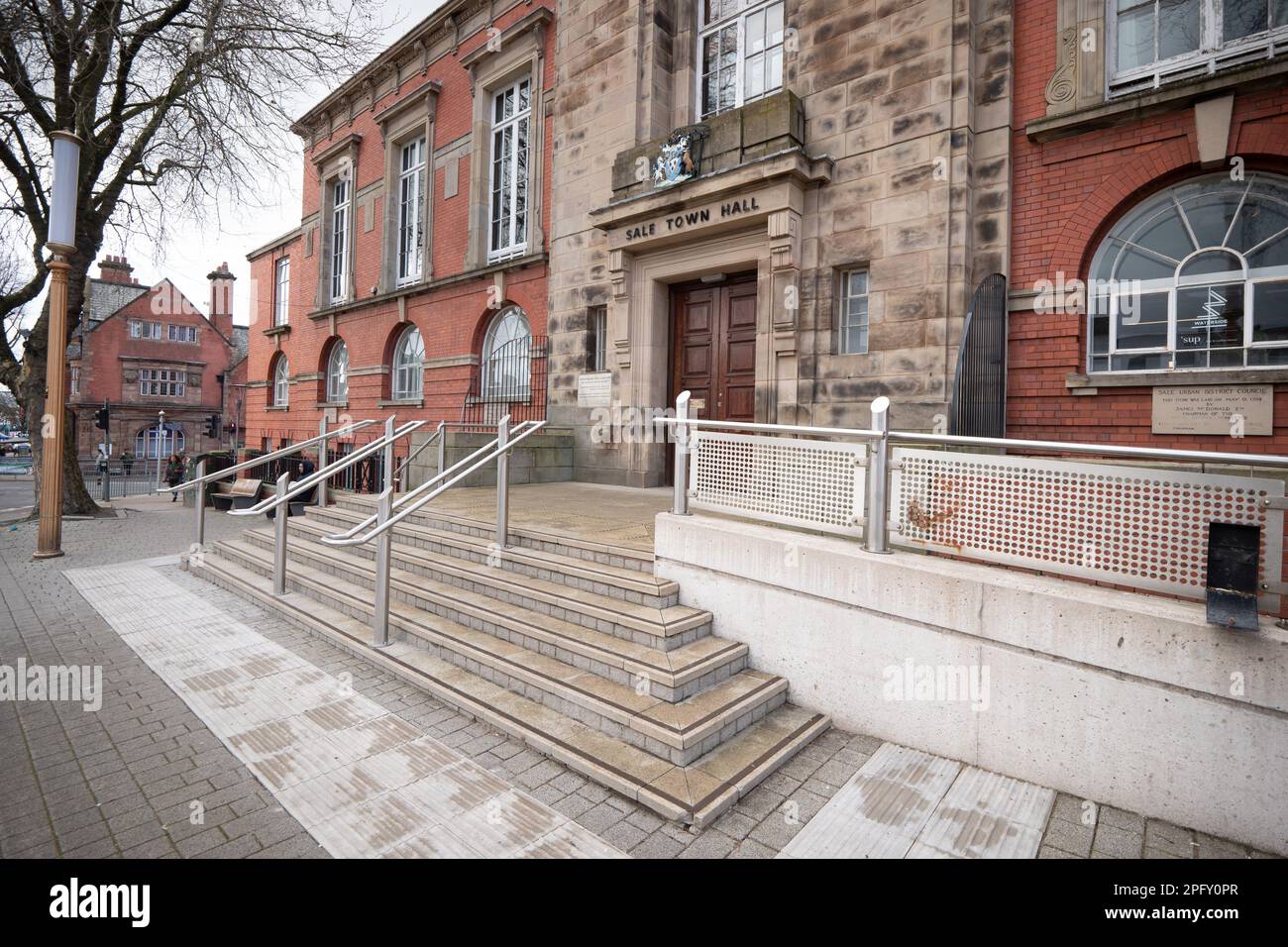 Rathaus, Sale, Trafford, Greater Manchester März 2023 Bild: Garyroberts/worldwidefeatures.com Stockfoto