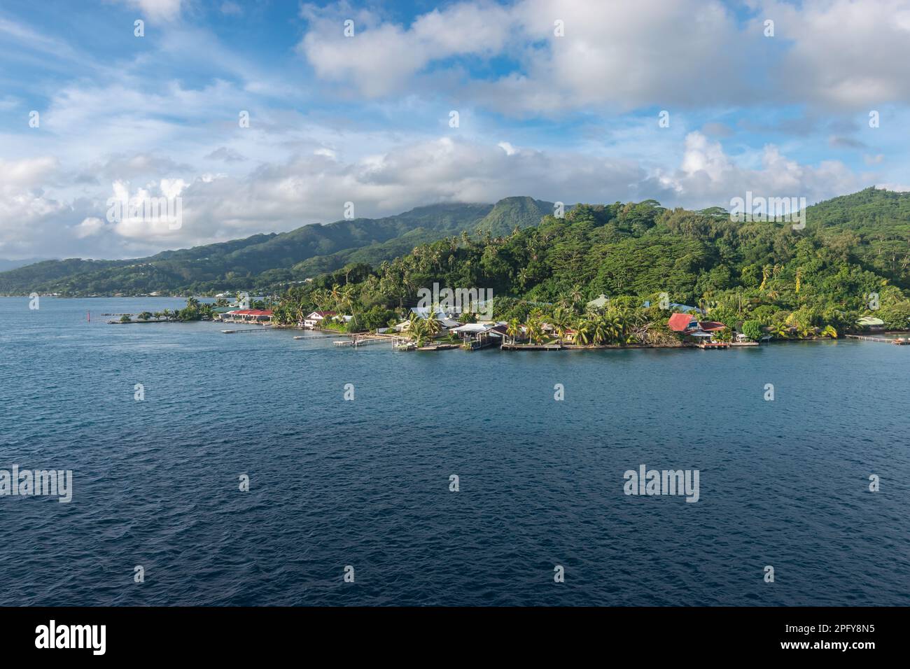Landschaft der Insel Raiatea, Französisch-Polynesien. Stockfoto