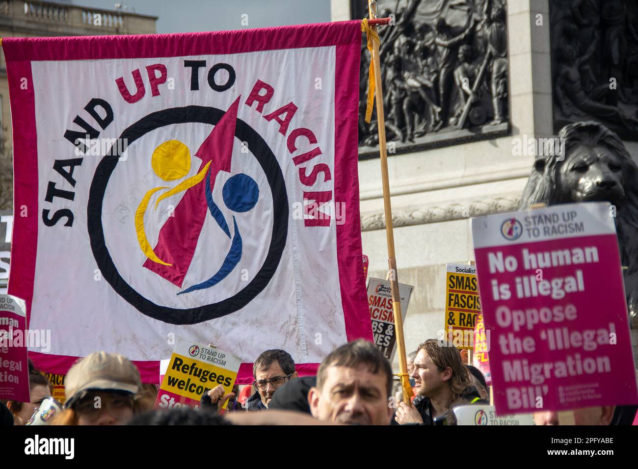 Tausende von Demonstranten aus unterschiedlichen Hintergründen versammelten sich in der Londoner Innenstadt, um gegen Rassismus zu protestieren. Stockfoto