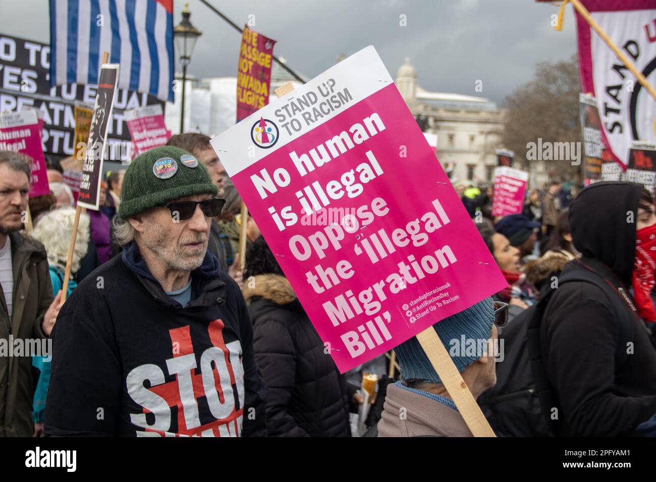 Tausende von Demonstranten aus unterschiedlichen Hintergründen versammelten sich in der Londoner Innenstadt, um gegen Rassismus zu protestieren. Stockfoto