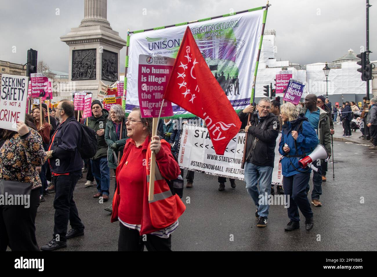 Tausende von Demonstranten aus unterschiedlichen Hintergründen versammelten sich in der Londoner Innenstadt, um gegen Rassismus zu protestieren. Stockfoto