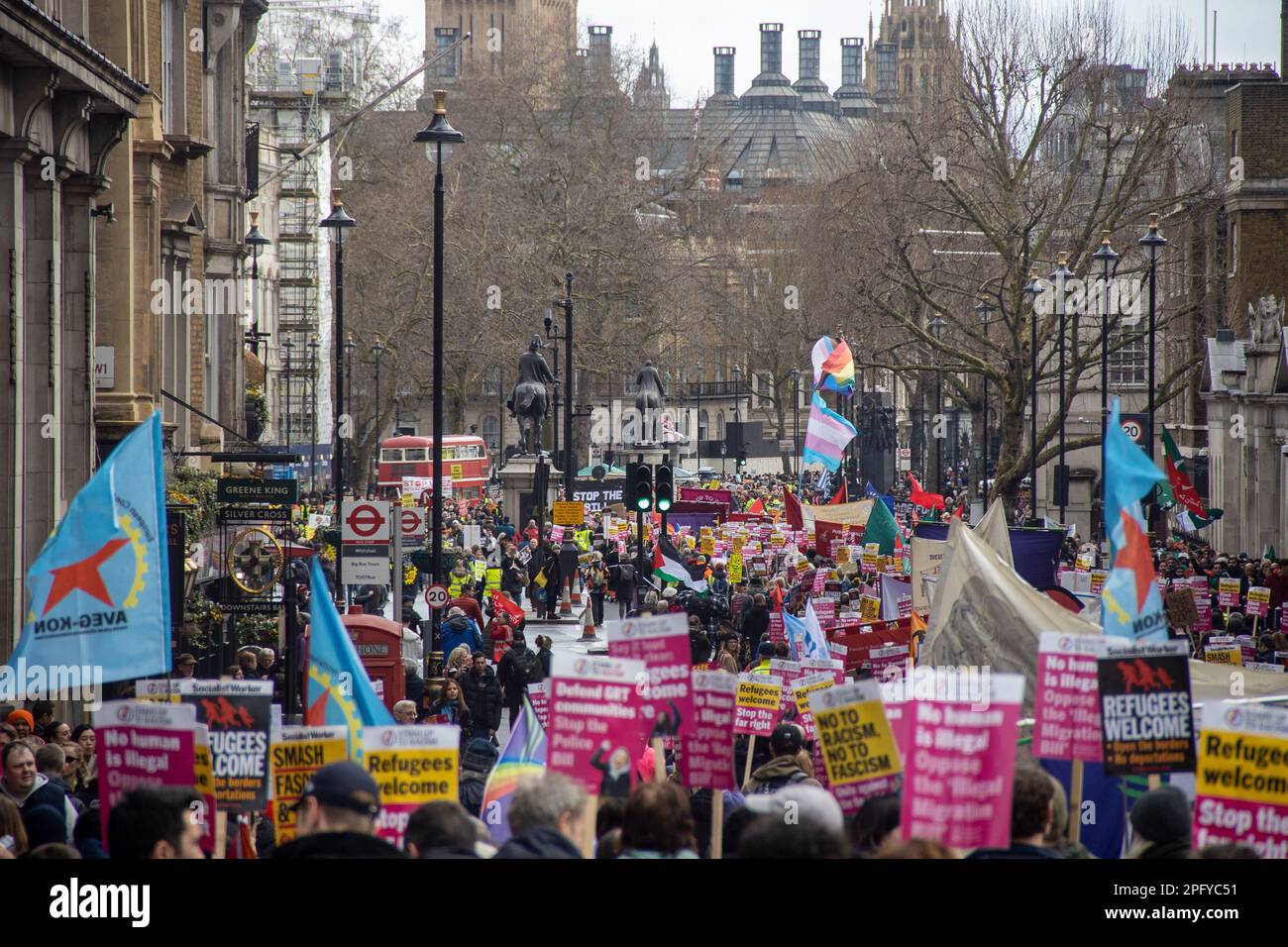 Tausende von Demonstranten aus unterschiedlichen Hintergründen versammelten sich in der Londoner Innenstadt, um gegen Rassismus zu protestieren. Stockfoto