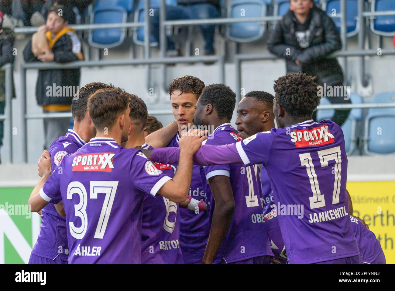 Lausanne, Schweiz. 03. September 2023. Das FC Thun Team feiert den 26. Tag der Dieci Challenge League 2022-2023. Die Dieci Challenge League 2022-20223 fand im Tuiliere-Stadion in Lausanne zwischen dem FC Lausanne-Sport und dem FC Thun statt. Fc Thun Gewinnt 3-1. (Foto: Eric Dubost/Sipa USA) Guthaben: SIPA USA/Alamy Live News Stockfoto