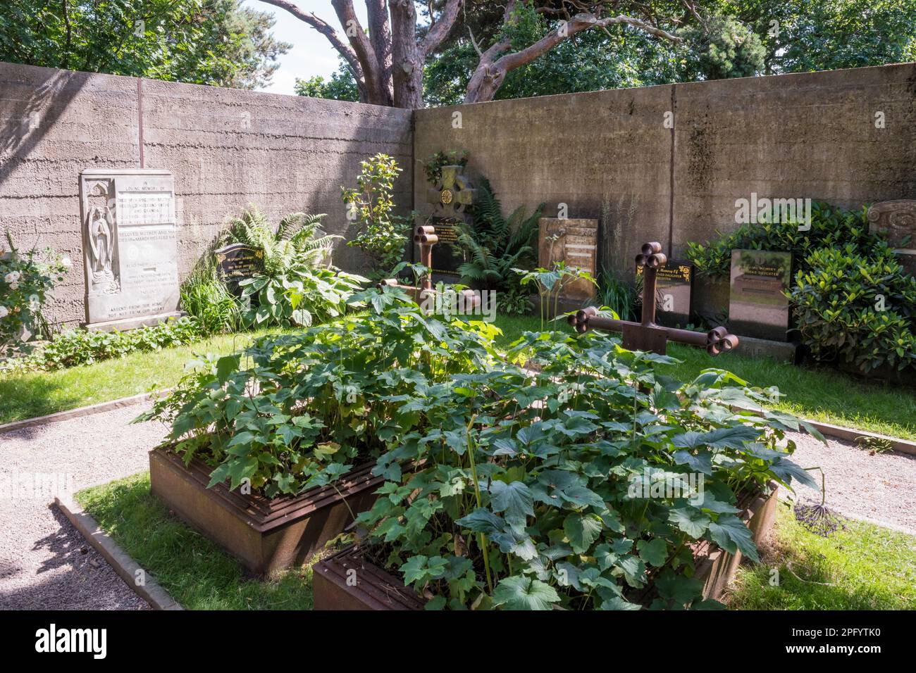 In memoriam von Nathan Coley. Im Jupiter Artland Skulpturenpark in der Nähe von Edinburgh. Stockfoto