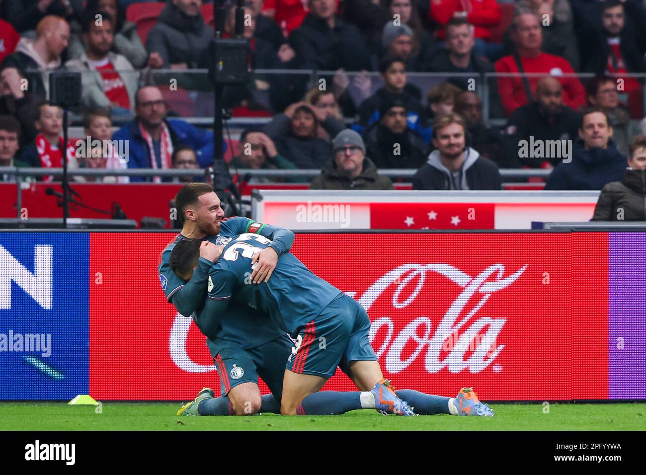 19-03-2023: Sport: Ajax gegen Feyenoord AMSTERDAM, NIEDERLANDE - MÄRZ 19: Lutsharel Geertruida (Feyenoord Rotterdam), Orkun Kokcu (Feyenoord Rotterdam) Stockfoto