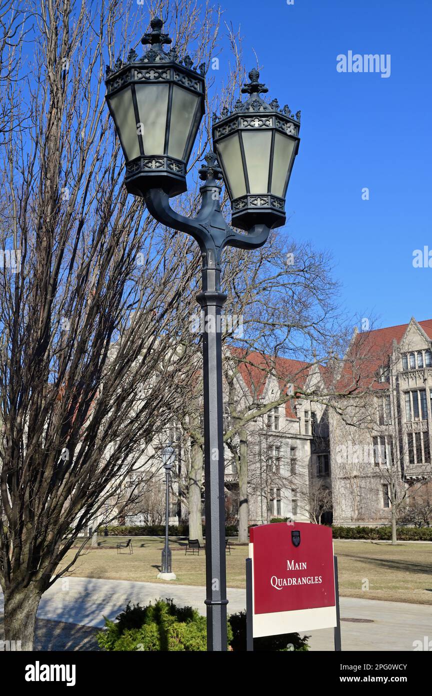 Chicago, Illinois, USA. Der östliche Eingang zu den Hauptvierteln auf dem malerischen Campus der University of Chicago. Stockfoto