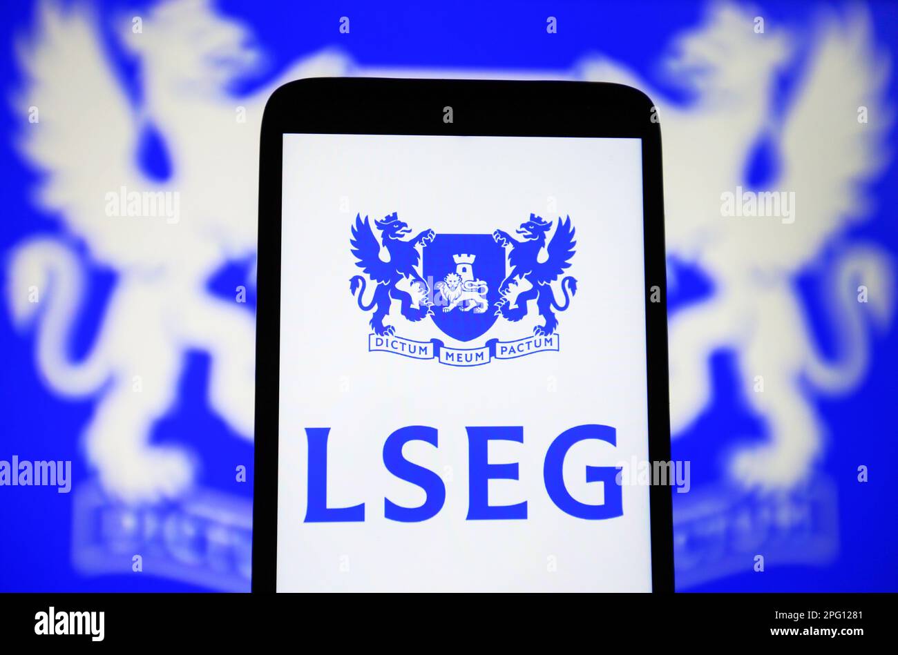 Ukraine. 19. März 2023. In dieser Abbildung ist ein Logo der London Stock Exchange Group plc (LSEG) auf einem Smartphone-Bildschirm zu sehen. Kredit: SOPA Images Limited/Alamy Live News Stockfoto