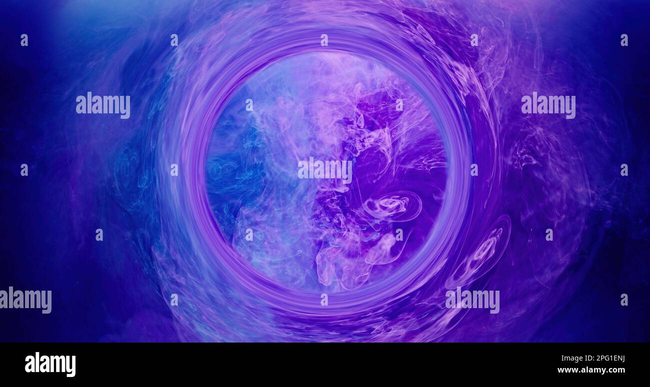 Nebelrahmen Nebelstruktur violett-blauer Farbkreis Stockfoto