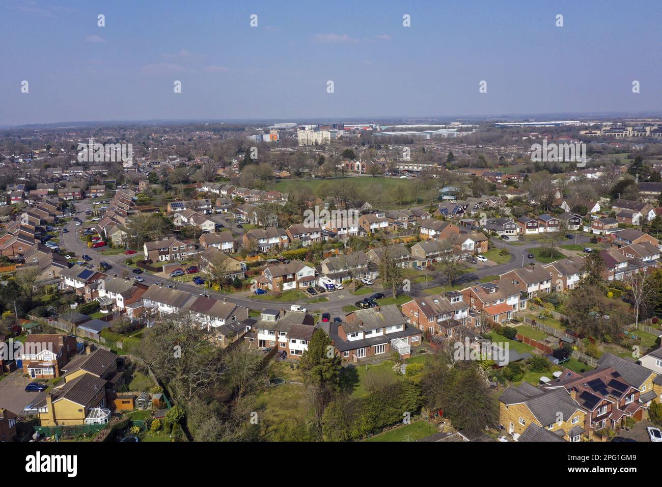 Dateifoto vom 27. März 03/20 aus der Vogelperspektive von Leverstock Green, in der Nähe von Hemel Hempstead, da der Durchschnittspreis eines Hauses im März um fast £3.000 Dollar gestiegen ist, angetrieben durch Preiserhöhungen für größere Häuser, laut Website Rightmove. Stockfoto