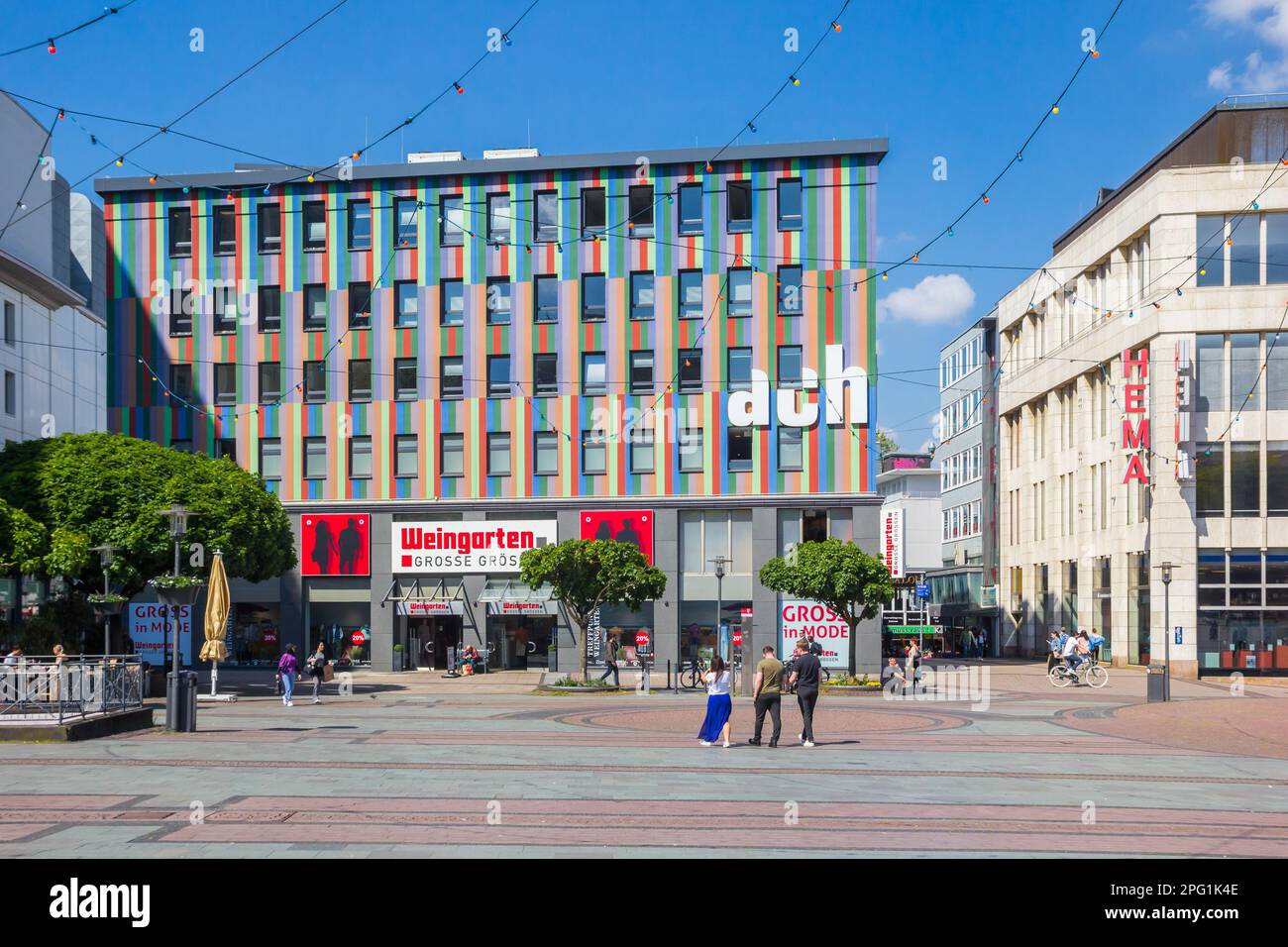 Buntes Geschäft am Kennedy-Platz im Zentrum von Essen Stockfoto