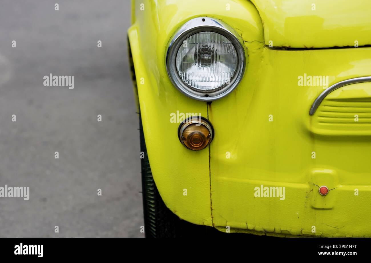 Warum haben alte Autos meist gelb leuchtende Scheinwerfer? (Technik, Auto,  Autokauf)
