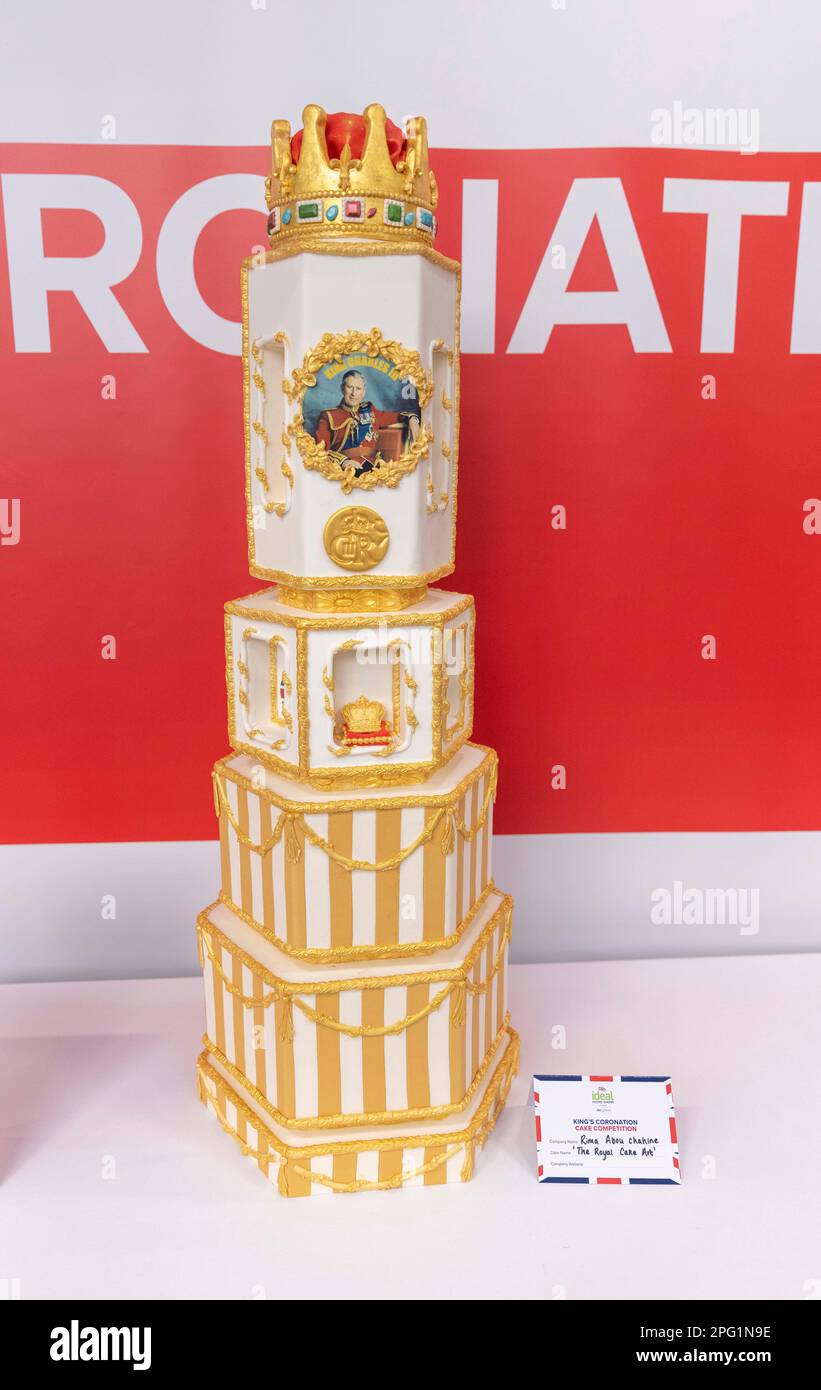 Bildshows: The Royal Cake Art. Von Rima Abou Chahine Ideal Home Show 17.3.23 kingÕs Krönungskuchen-Vervollständigung Eintragungen, die gezeigt wurden Stockfoto