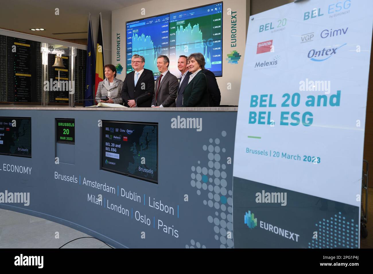 Die Glockenzeremonie der Euronext-Börse in Brüssel, bei der Melexis und Barco am Montag, den 20. März 2023, in den Bel20-Index aufgenommen werden. BELGA FOTO BENOIT DOPPPAGNE Stockfoto