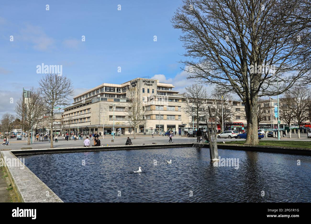 Plymouth's House of Fraser Kaufhaus auf der Royal Parade. Teil der Sports Direct-Gruppe. Sie sehen die Royal Parade vom Bootspool in Guildh Stockfoto