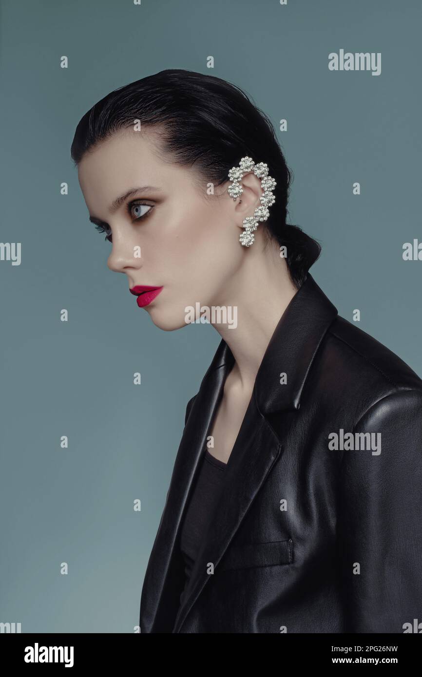 Schönheitsbild: Rosa Lippen und rauchige Augen Stockfoto