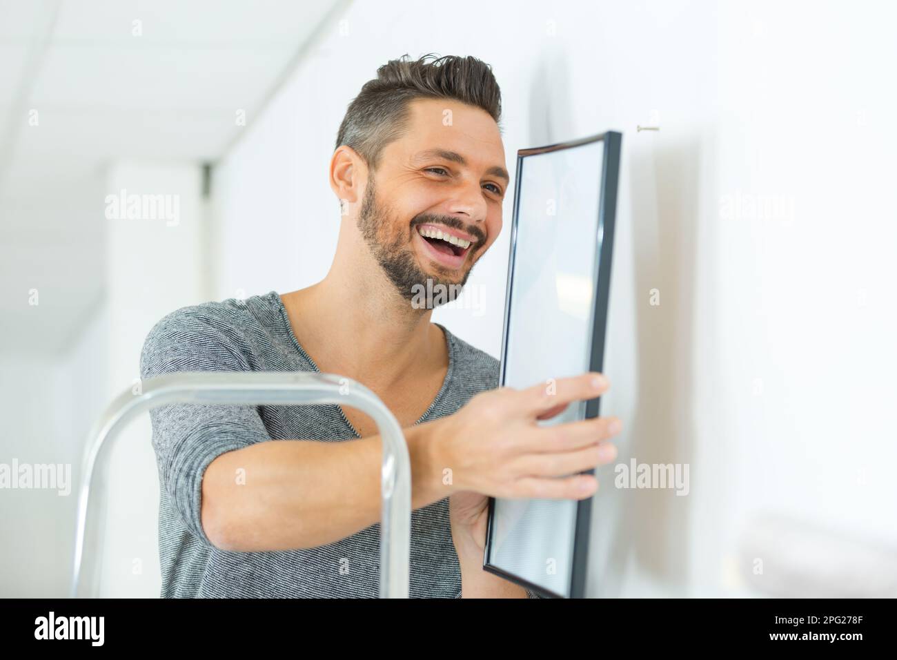 Mechaniker, Bilderrahmen auf Wand Stockfoto