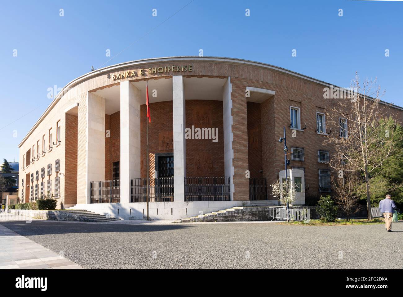 Tirana, Albanien. März 2023. Der Palast der albanischen Zentralbank im Stadtzentrum Stockfoto