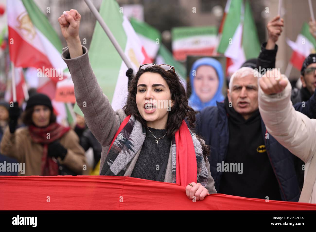 Demonstranten wurden während eines Protests zur Unterstützung der iranischen Widerstandsbewegung am Montag, den 20. März 2023 in Brüssel abgebildet. BELGA FOTO LAURIE DIEFFEMBACQ Stockfoto