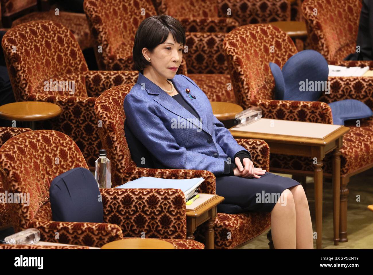 Tokio, Japan. 20. März 2023. Der japanische Wirtschaftssicherheitsminister Sanae Takaichi kommt am Montag, den 20. März 2023, zur Sitzung des Haushaltsausschusses des Oberhauses beim National Diet in Tokio. Kredit: Yoshio Tsunoda/AFLO/Alamy Live News Stockfoto