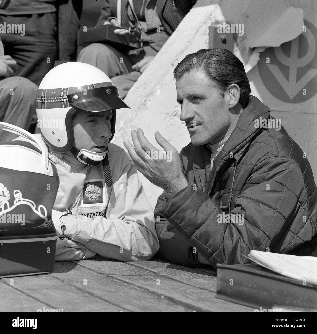 1965 Le Mans Jackie Stewart mit Teamkollege Graham Hill vom Rover-BRM Owen Racing Organisation Team Stockfoto