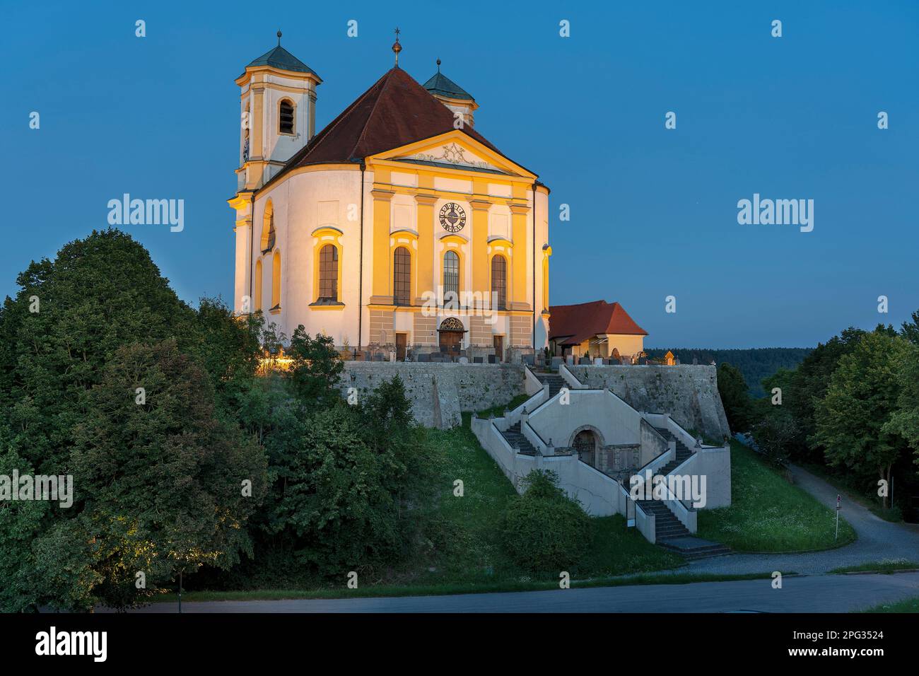 Wallfahrtskirche Marienberg im Abendlicht, Oberbayern Stockfoto