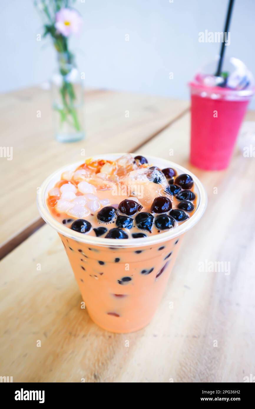 Milchtee oder thai-Tee oder Bubble Tea zum Servieren Stockfoto