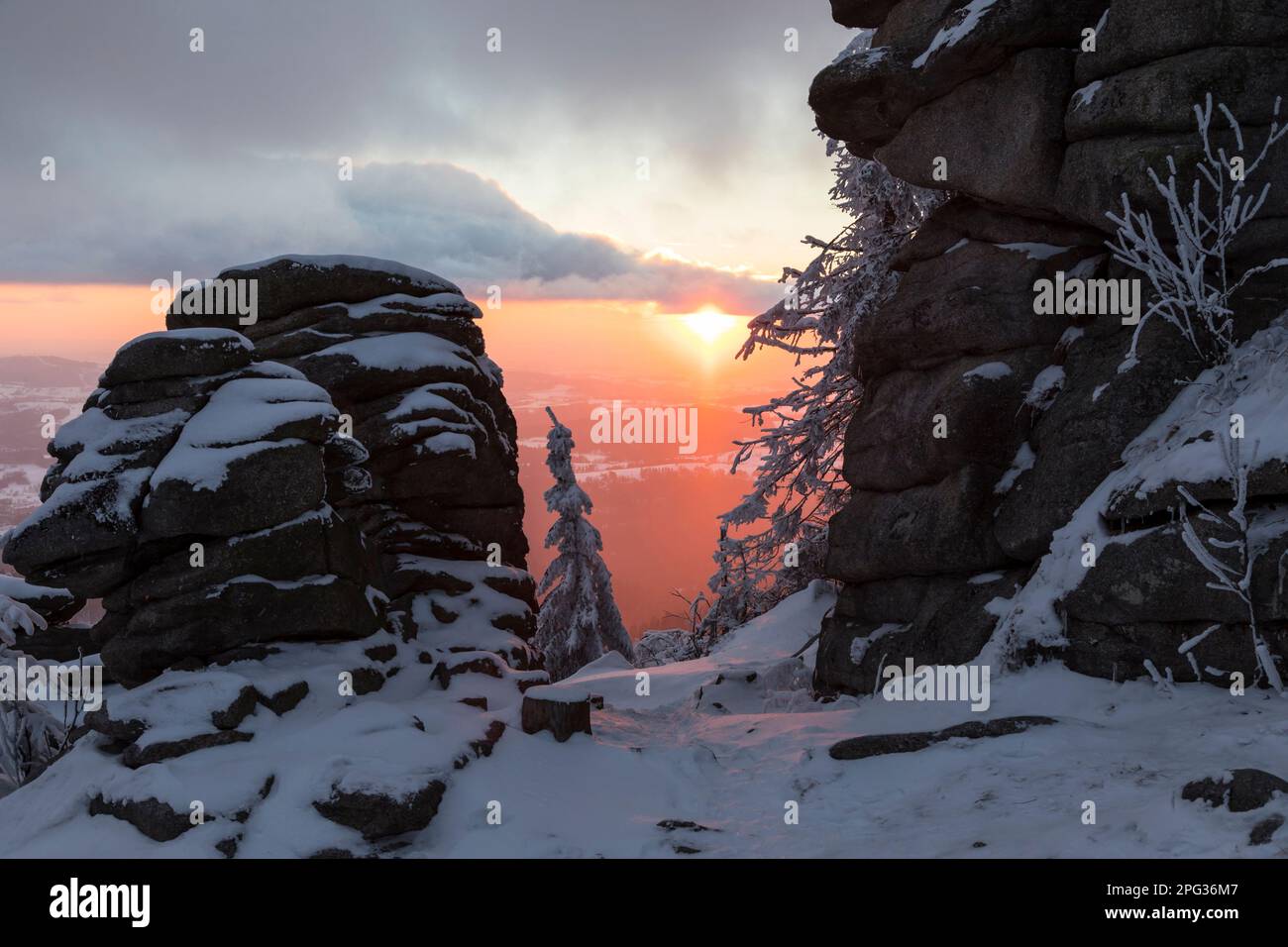 Landschaft im Winter auf dem Dreisesselberg. Bayerischer Wald, Bayern, Deutschland bei Sonnenuntergang Stockfoto