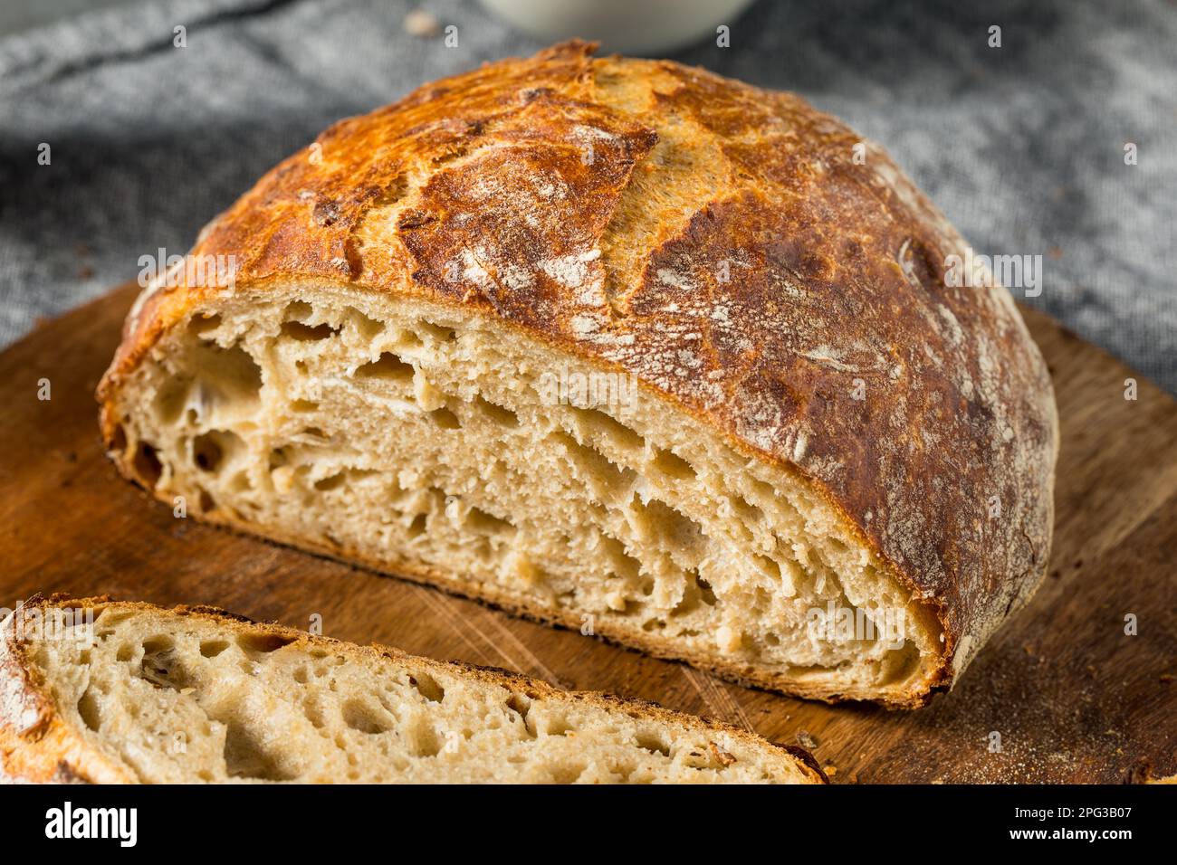 Traditionelles „No Knad“-Brot im Bauernstil, verzehrfertig Stockfoto