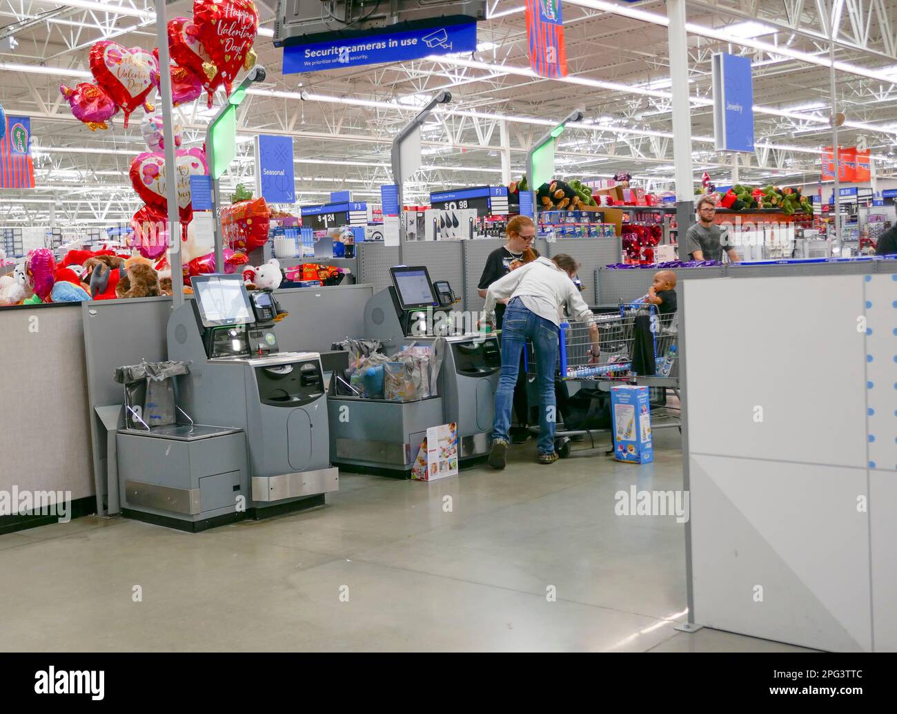Selbstbedienungsservice in einem lokalen Walmart Supercenter in Florida. Stockfoto