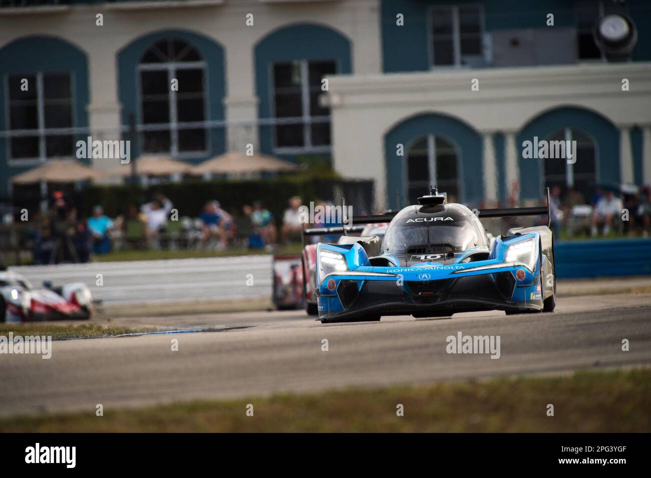 10 TAYLOR Ricky (usa), ALBUQUERQUE Filipe (prt), DELETRAZ Louis (che), Konica Minolta Acura ARX-06, Acura ARX-06, Action während der Mobil 1 Twelve Hours of Sebring 2023, 2. Runde der IMSA SportsCar Championship 2023, vom 15. Bis 18. März 2023 auf dem Sebring International Raceway, Florida USA – Foto: Jan-patrick Wagner/DPPI/LiveMedia Stockfoto