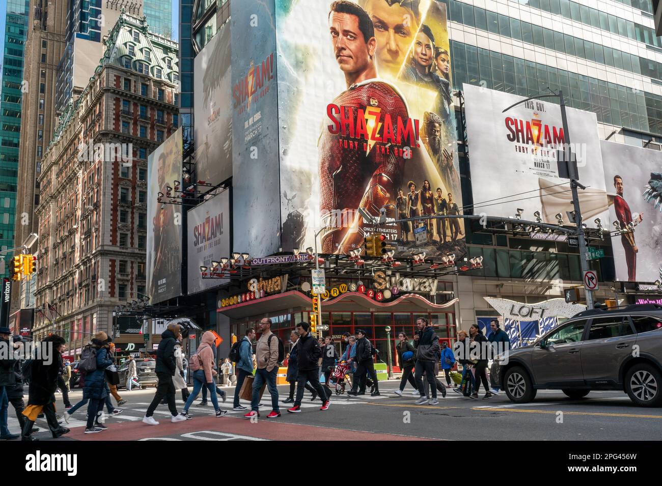 Werbung für die Warner Bros PicturesÕ ÒShazam! Fury of the GodsÓ Film am Times Square in New York am Mittwoch, den 8. März 2023. Der Film soll am 17. März 2023 veröffentlicht werden (© Richard B. Levine) Stockfoto
