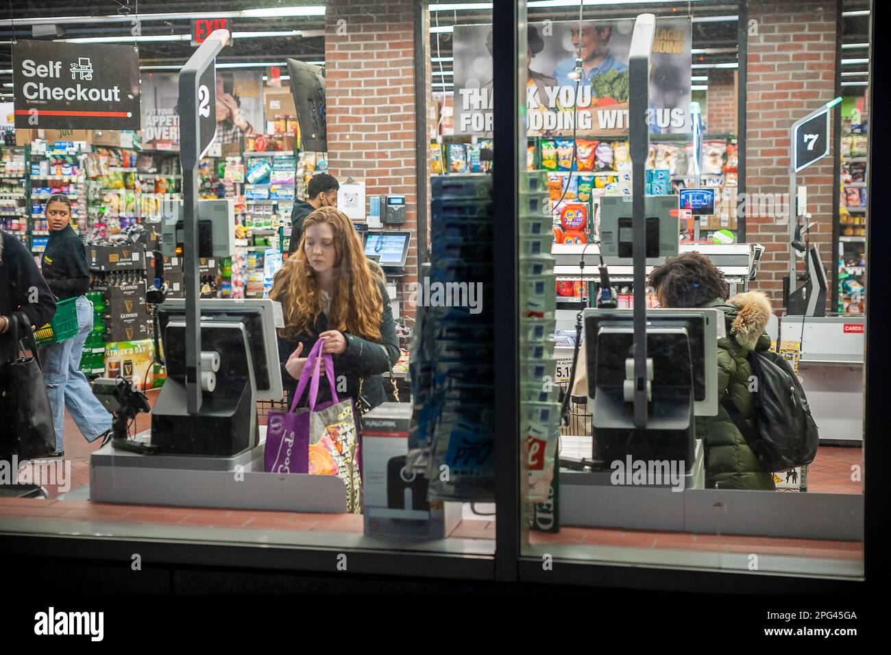 Selbstbedienungskasse in einem Supermarkt in New York am Mittwoch, den 15. März 2023. (© Richard B. Levine) Stockfoto