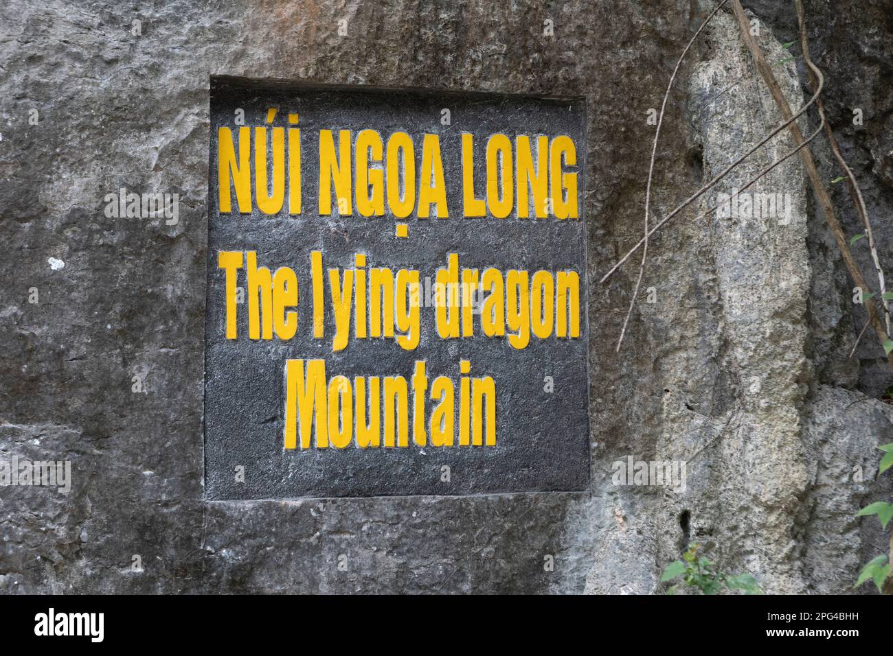 Das Schild für "Lay Dragon Mountain", Ninh Binh, Vietnam. Stockfoto