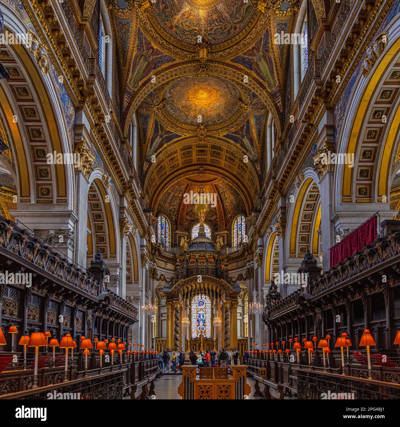 St. Pauls Cathedral Innenbilder in London, England. Das Innere ist erstaunlich mit vielen historischen Ereignissen, die über viele Jahre hinweg geschehen sind. Stockfoto