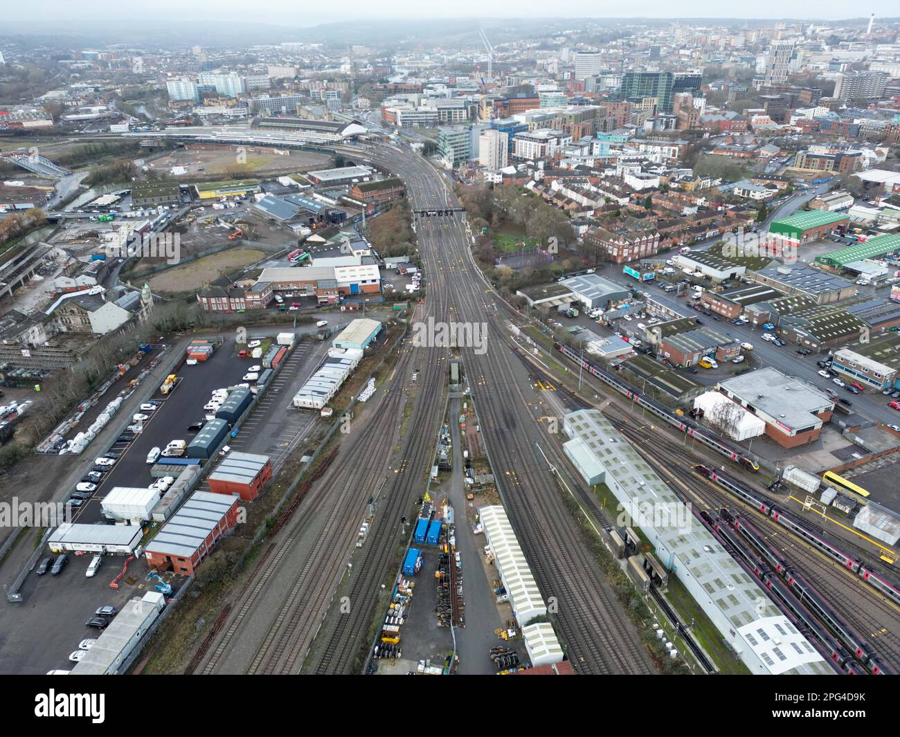 Bristol, Großbritannien. 3. Februar 2023 Im Bild: Eisenbahnstrecken, die zum Bristol Temple Meads führen, sind nach wie vor ohne Züge. / Es fahren keine Züge über die meisten von en Stockfoto