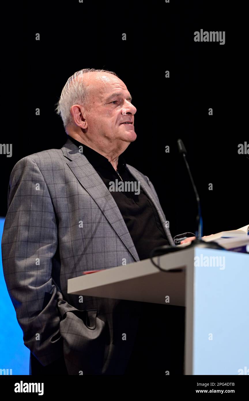 Peter Hahne bei seinem Vortrag „nur die Wahrheit zählt. Wie wir aus der Krise kommen.“ bei der Freie evangelische Gemeinde. Görlitz, 19.03.2023 Stockfoto