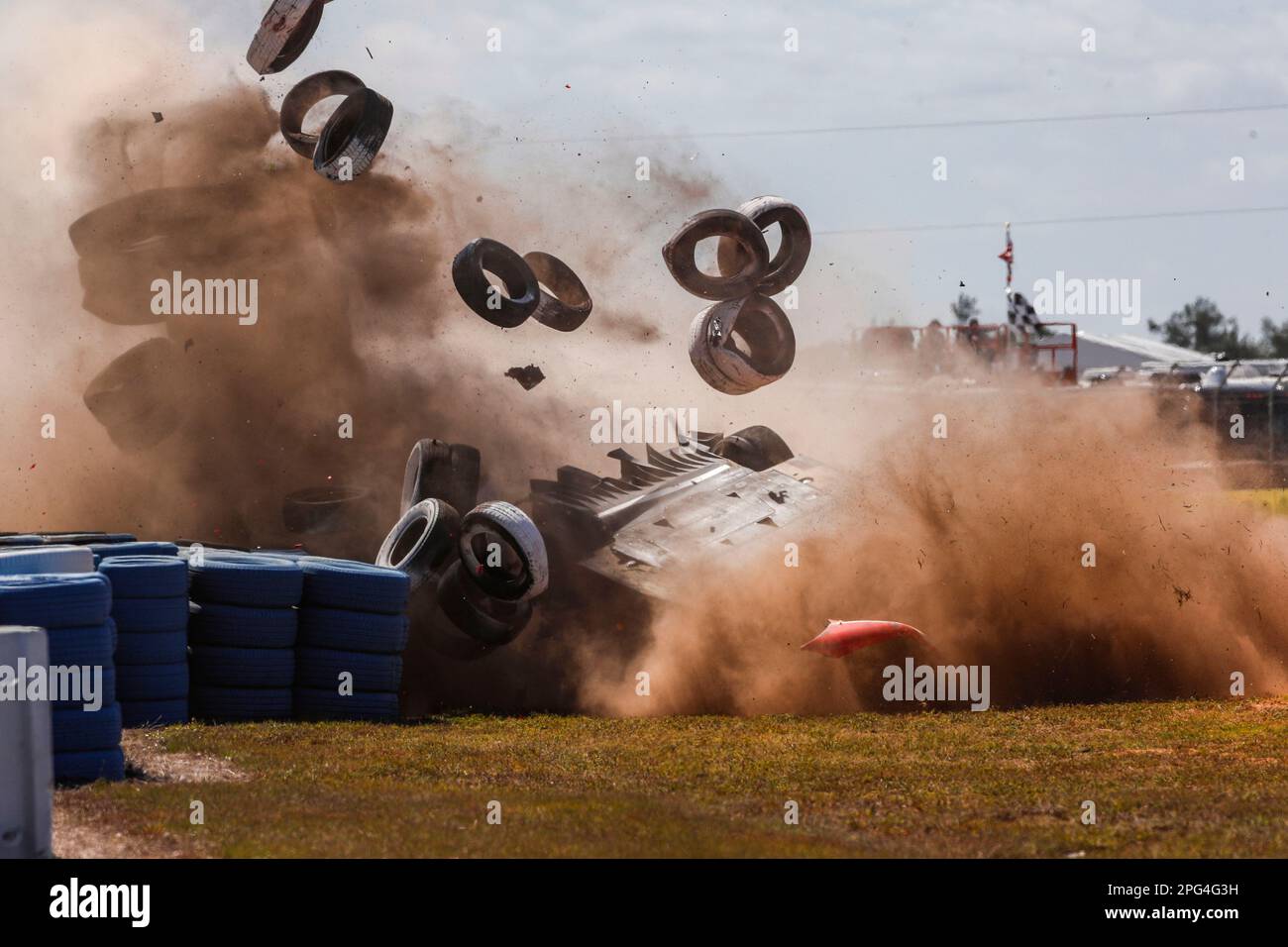 Sebring, Vereinigte Staaten. 17. März 2023. Sebring, Florida : WEC Sebring 2022, WEC Race, RICHARD MILLE AF CORSE, FERRARI, LILOU WADOUX (F), LUIS PEREZ COMPANC (ARG), ALESSIO ROVERA (I) stürzt in der ersten Ecke ab. Credit: dpa/Alamy Live News Stockfoto