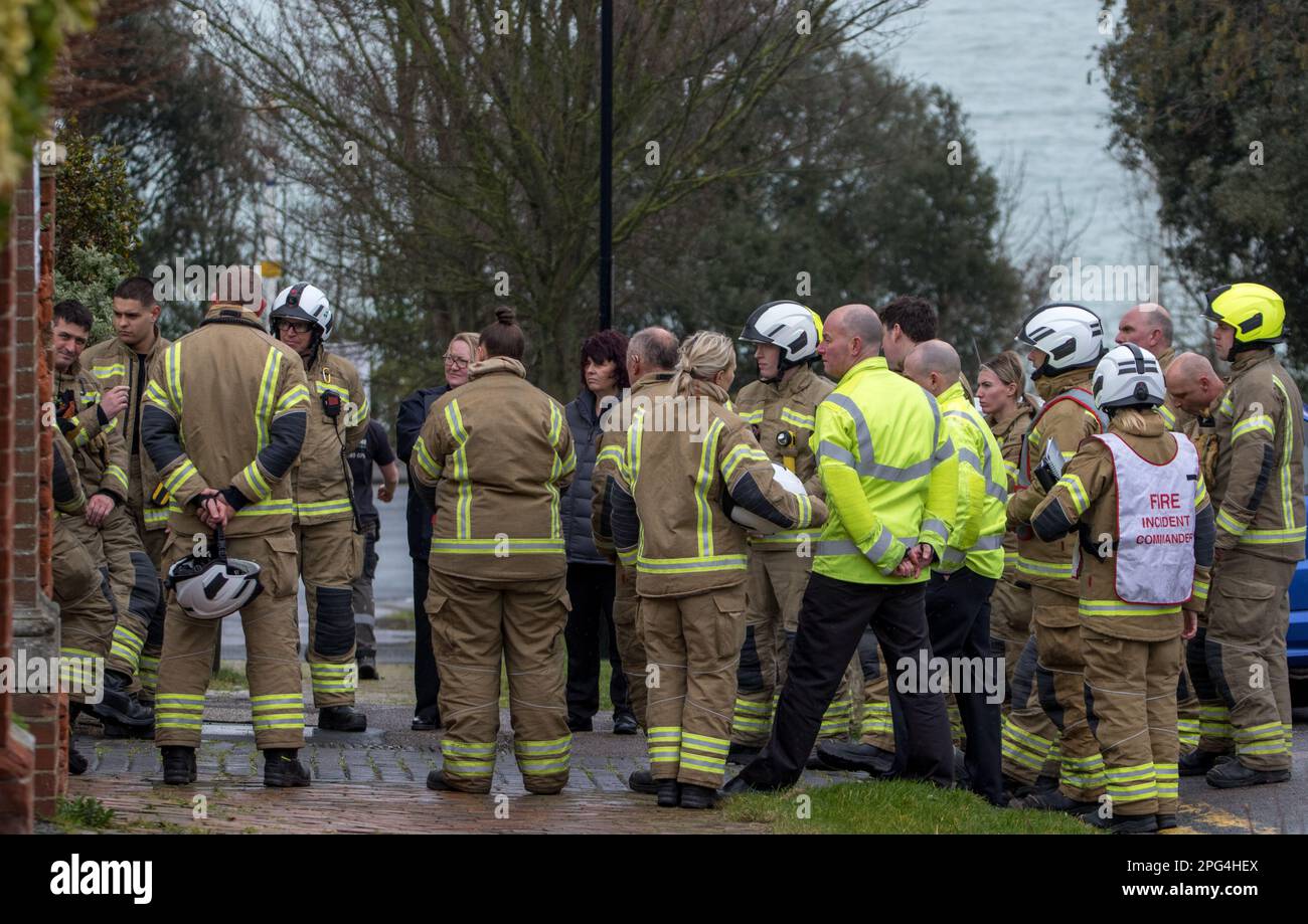 20. März 2023 East Sussex Feuerwehr und Rettungsdienst Training in einem Hochhaus in Eastbourne East Sussex. Stockfoto