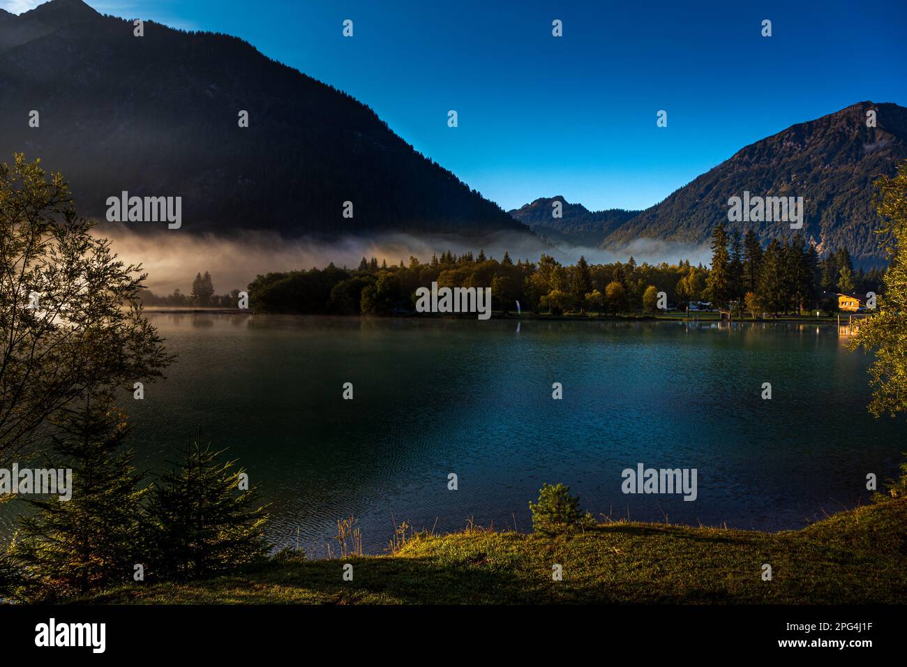 Heiterwanger, sehen Sie im Morgennebel Stockfoto